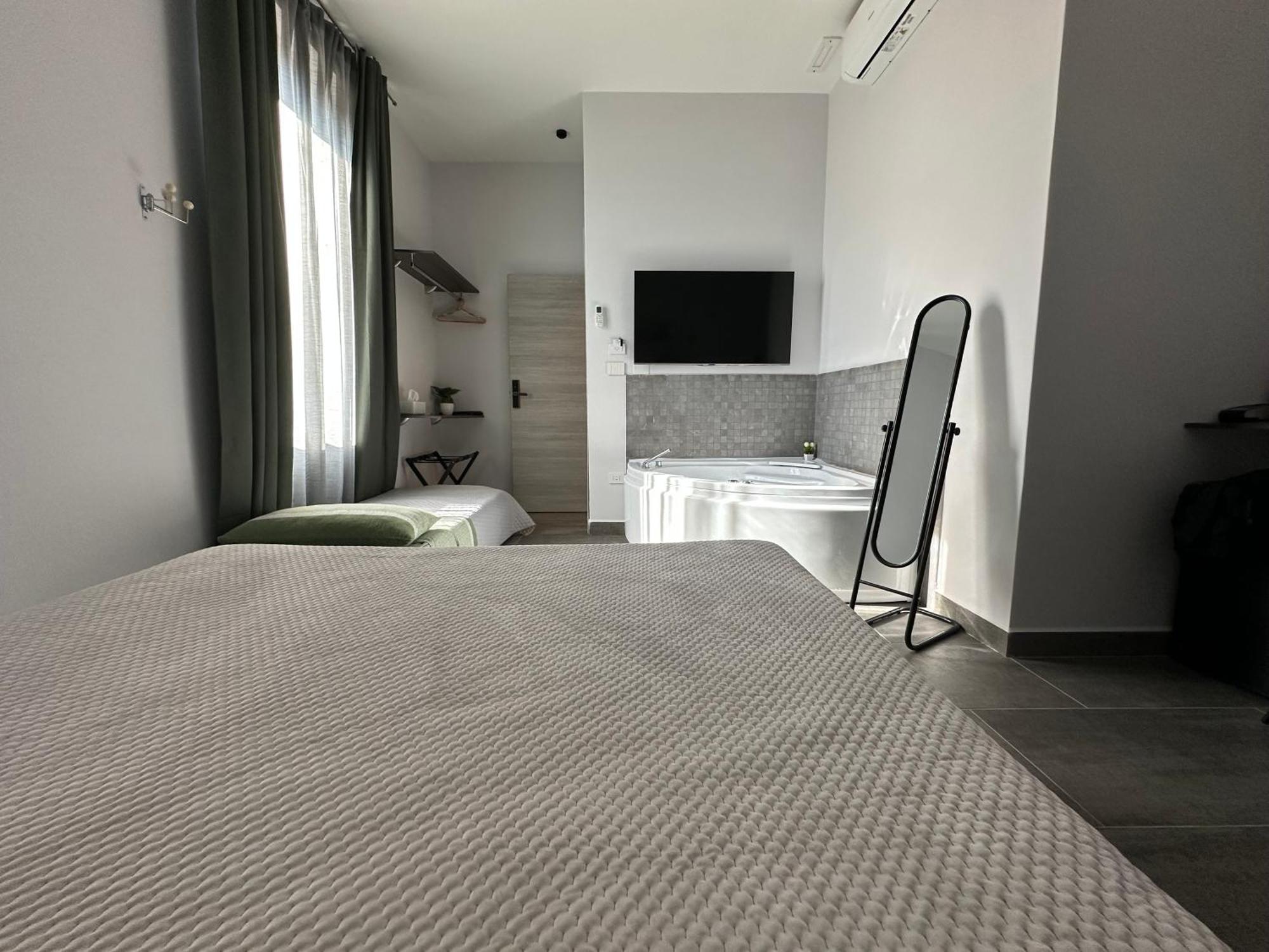 Hotel Zeta Boutique Caserta Esterno foto